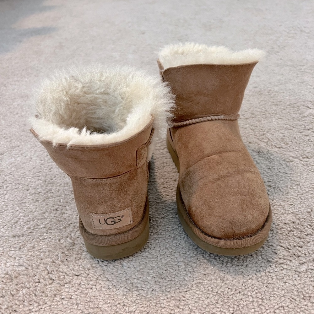 Ugg Mini Bailey Button, Chestnut - image 1